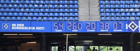 So sah die Stadionuhr des HSV noch am Samstag aus - tags darauf änderte sich etwas.