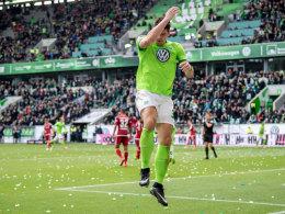 Vamos, Wolfsburg! VfL-Torjäger Mario Gomez bejubelt einen besonderen Treffer.